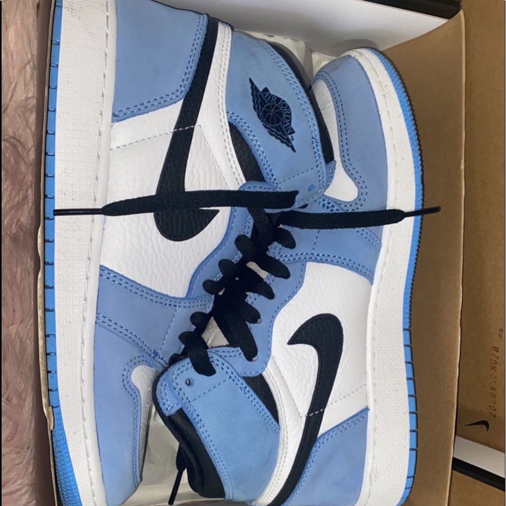 Air Jordan 1 retro high OG university blue.